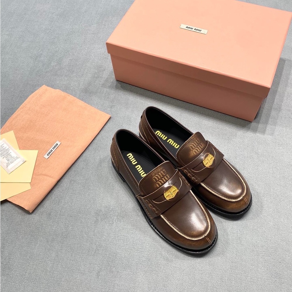 Miu Miu Vintage Leather Loafers🍑 - Picture 5 of 8